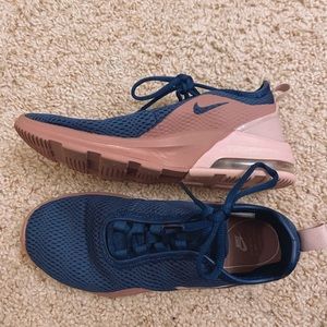 BARELY WORN NIKES *WILL TAKE OFFERS*